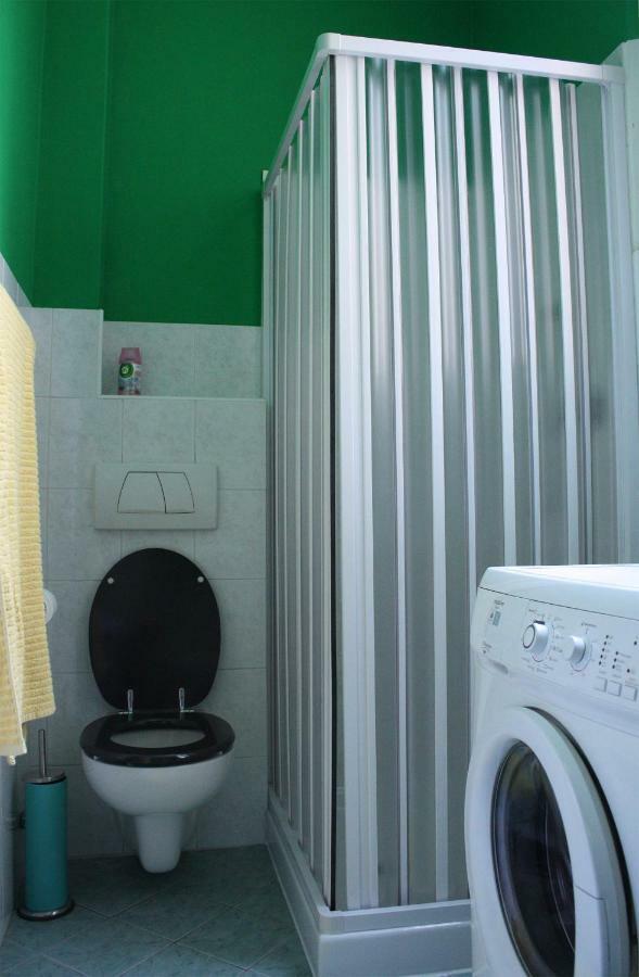 Casa Dennis Apartment Канобио Екстериор снимка